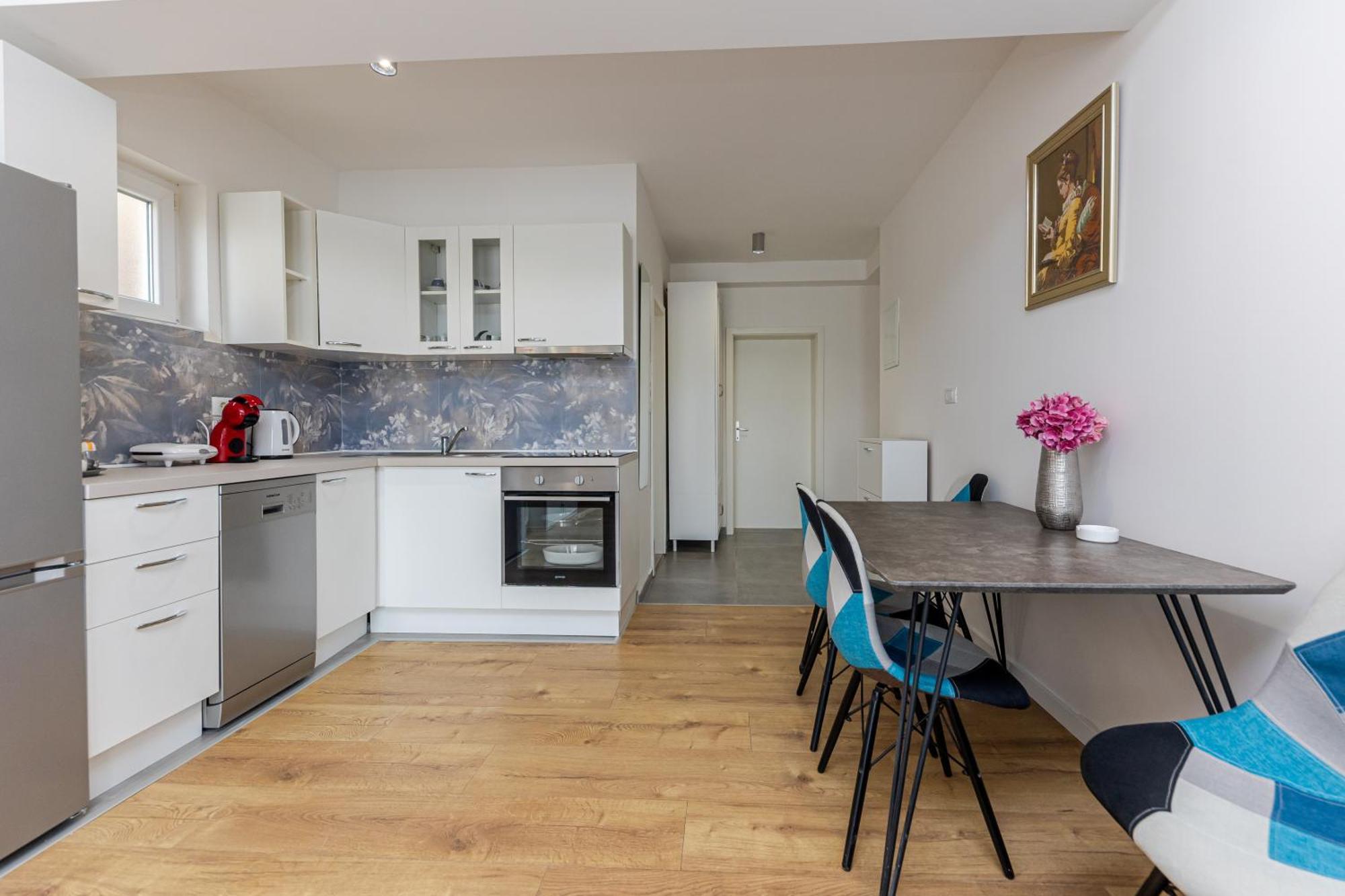 House Niko M With 6 Apartments Split Bagian luar foto