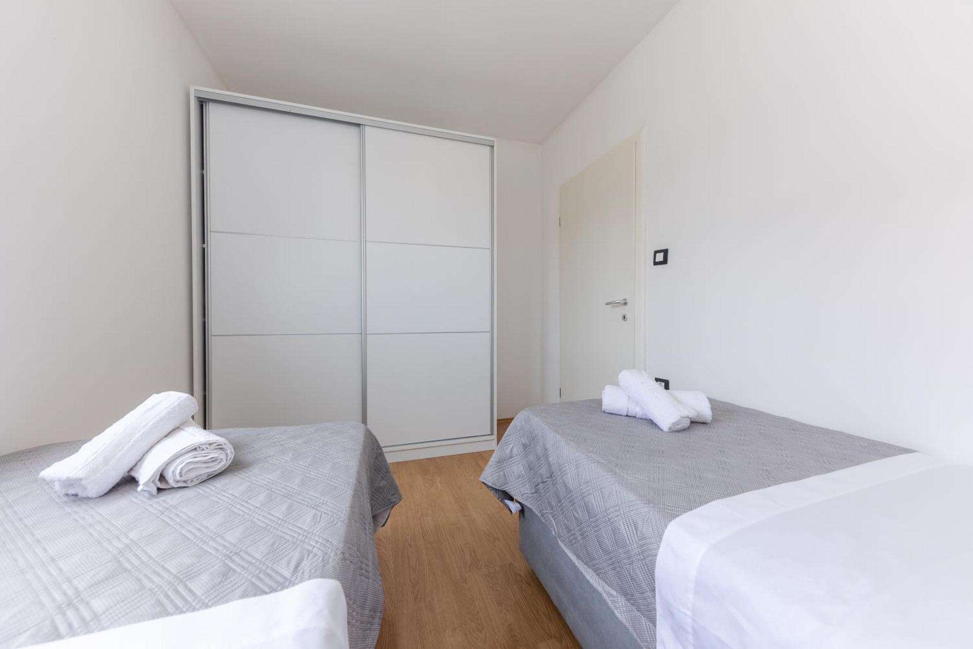 House Niko M With 6 Apartments Split Bagian luar foto