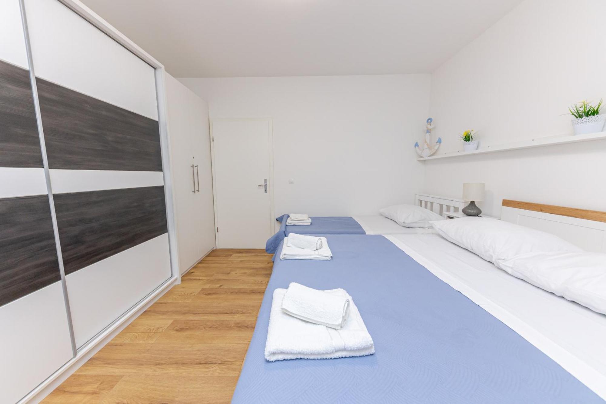 House Niko M With 6 Apartments Split Bagian luar foto