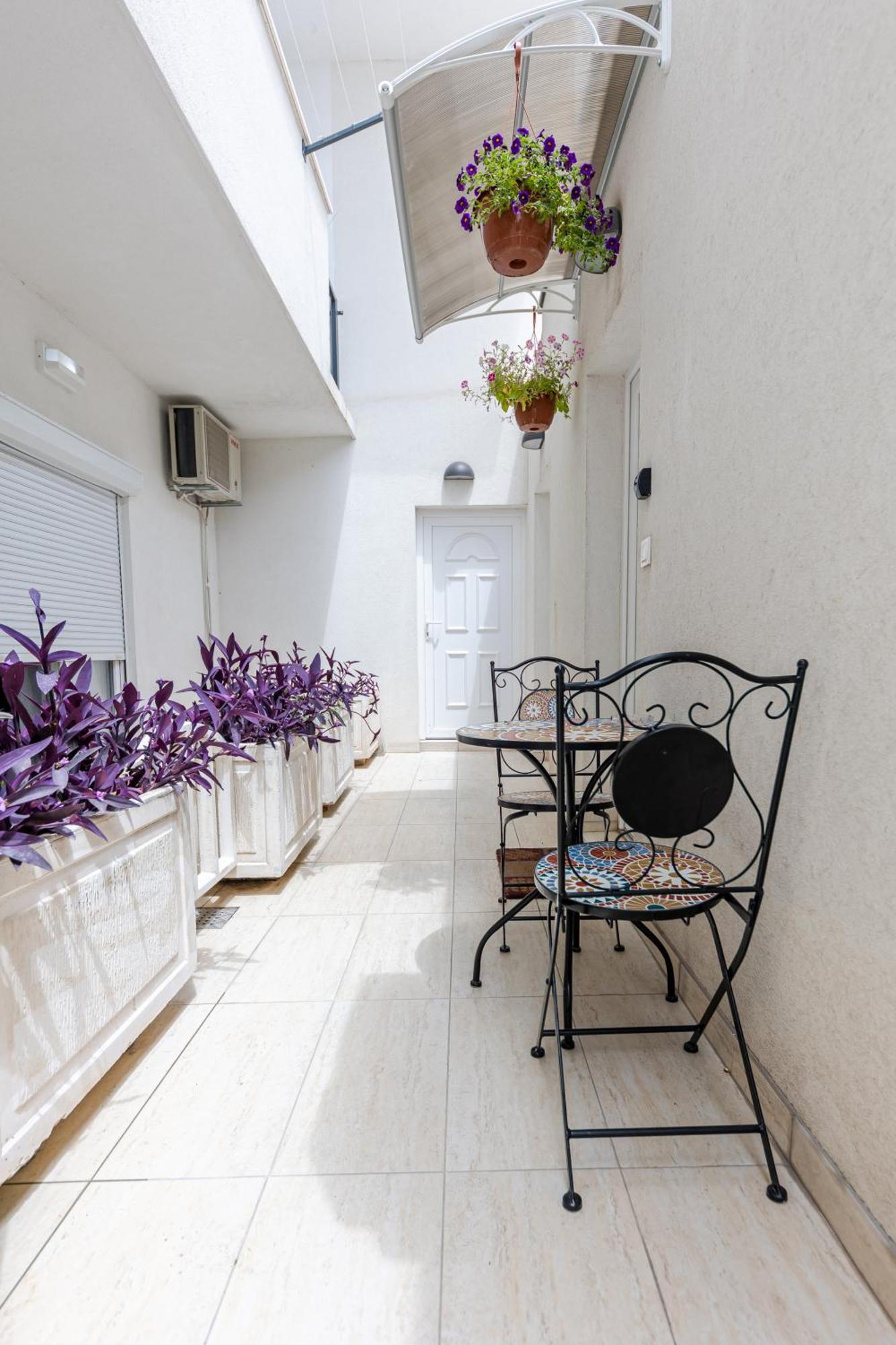 House Niko M With 6 Apartments Split Bagian luar foto