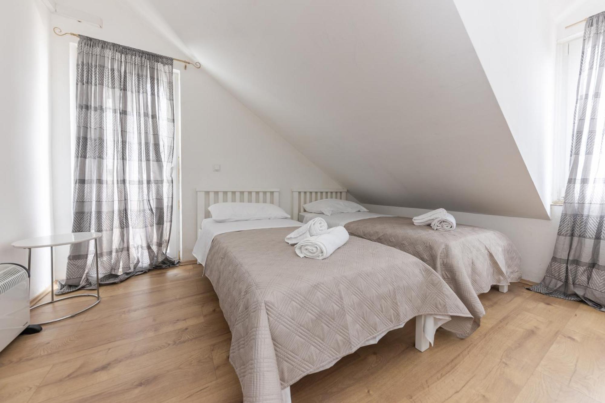 House Niko M With 6 Apartments Split Bagian luar foto
