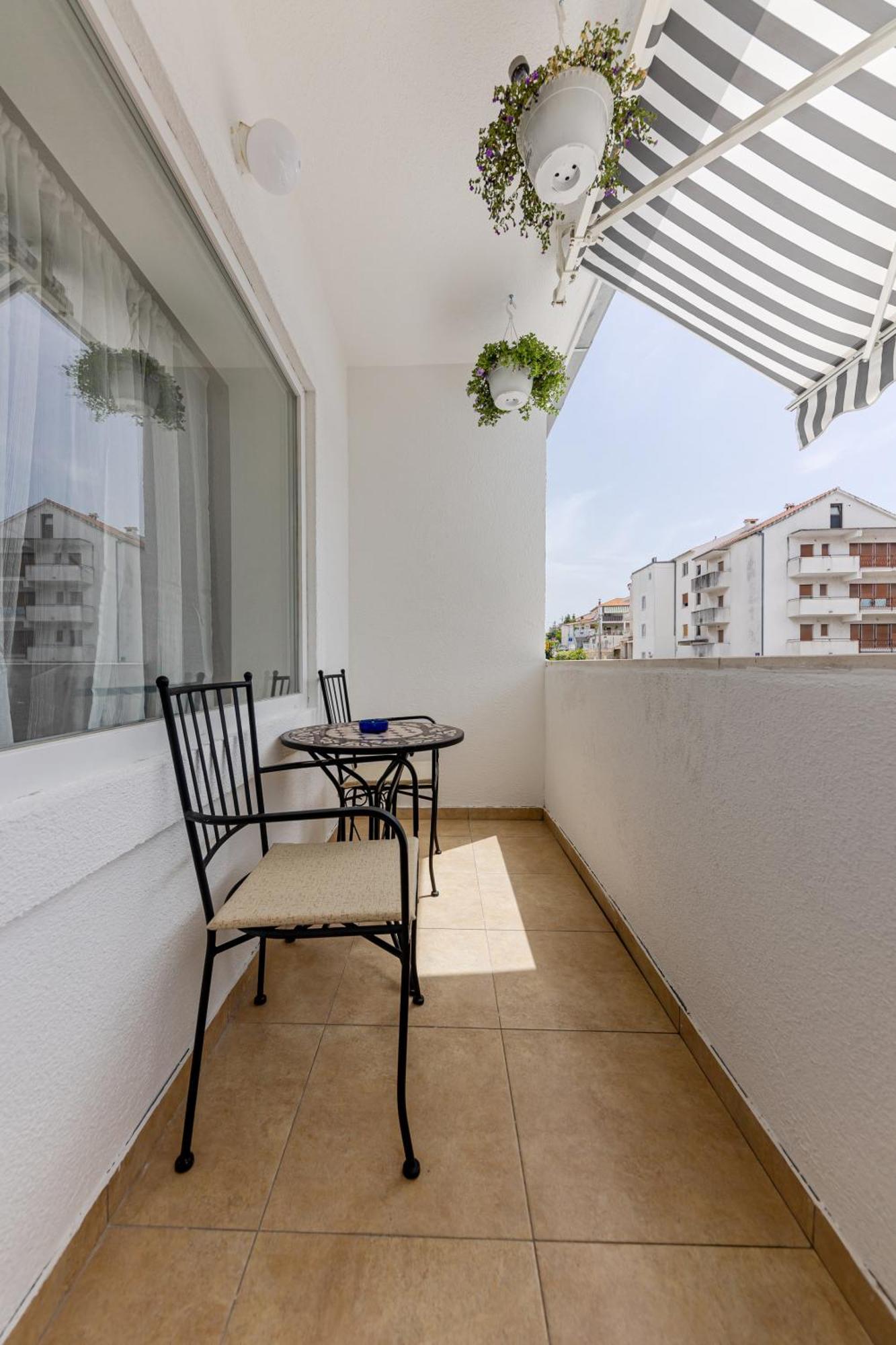 House Niko M With 6 Apartments Split Bagian luar foto