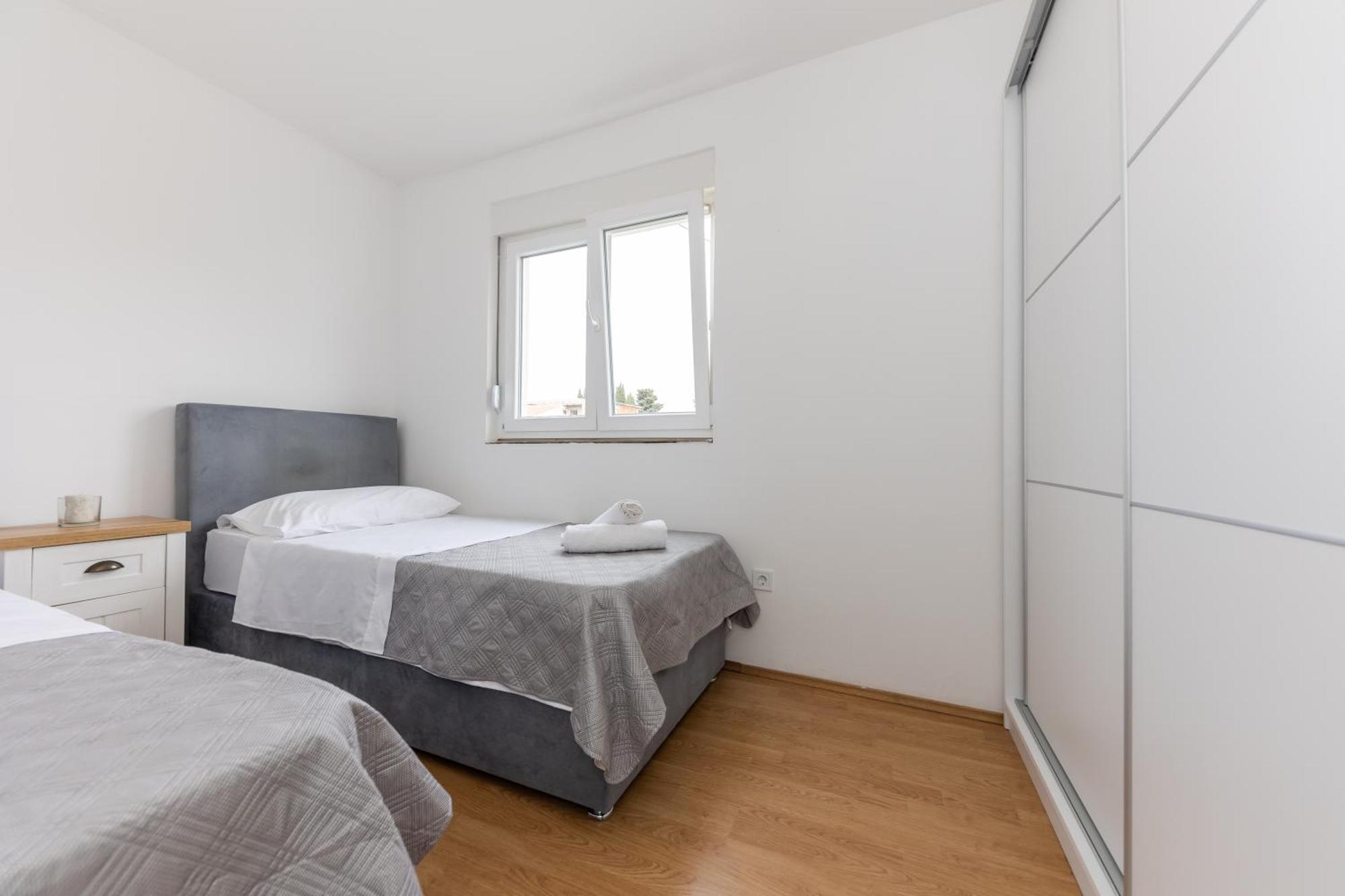 House Niko M With 6 Apartments Split Bagian luar foto