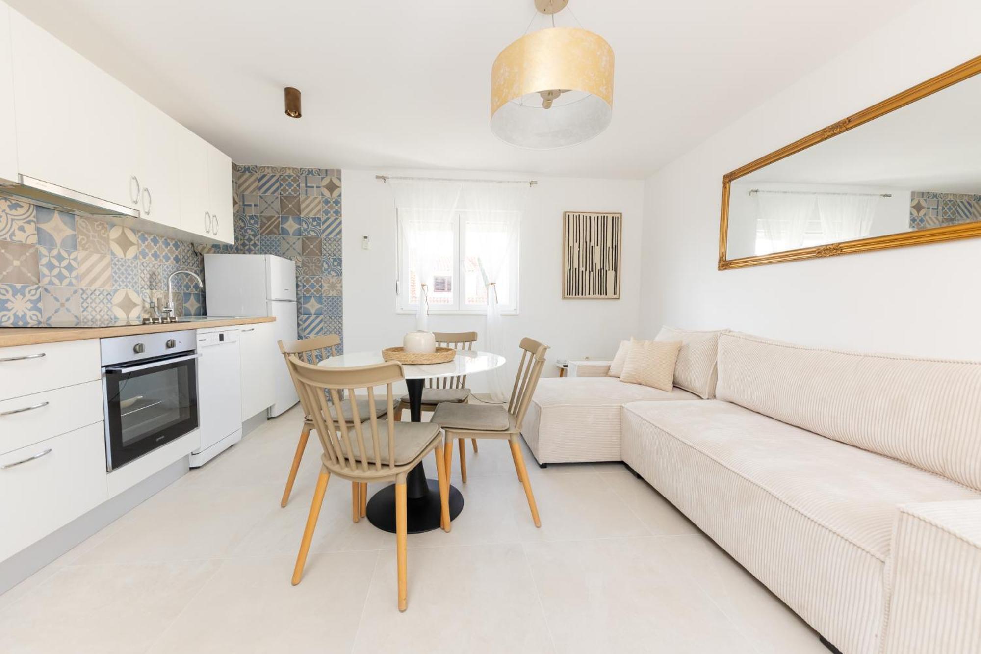 House Niko M With 6 Apartments Split Bagian luar foto