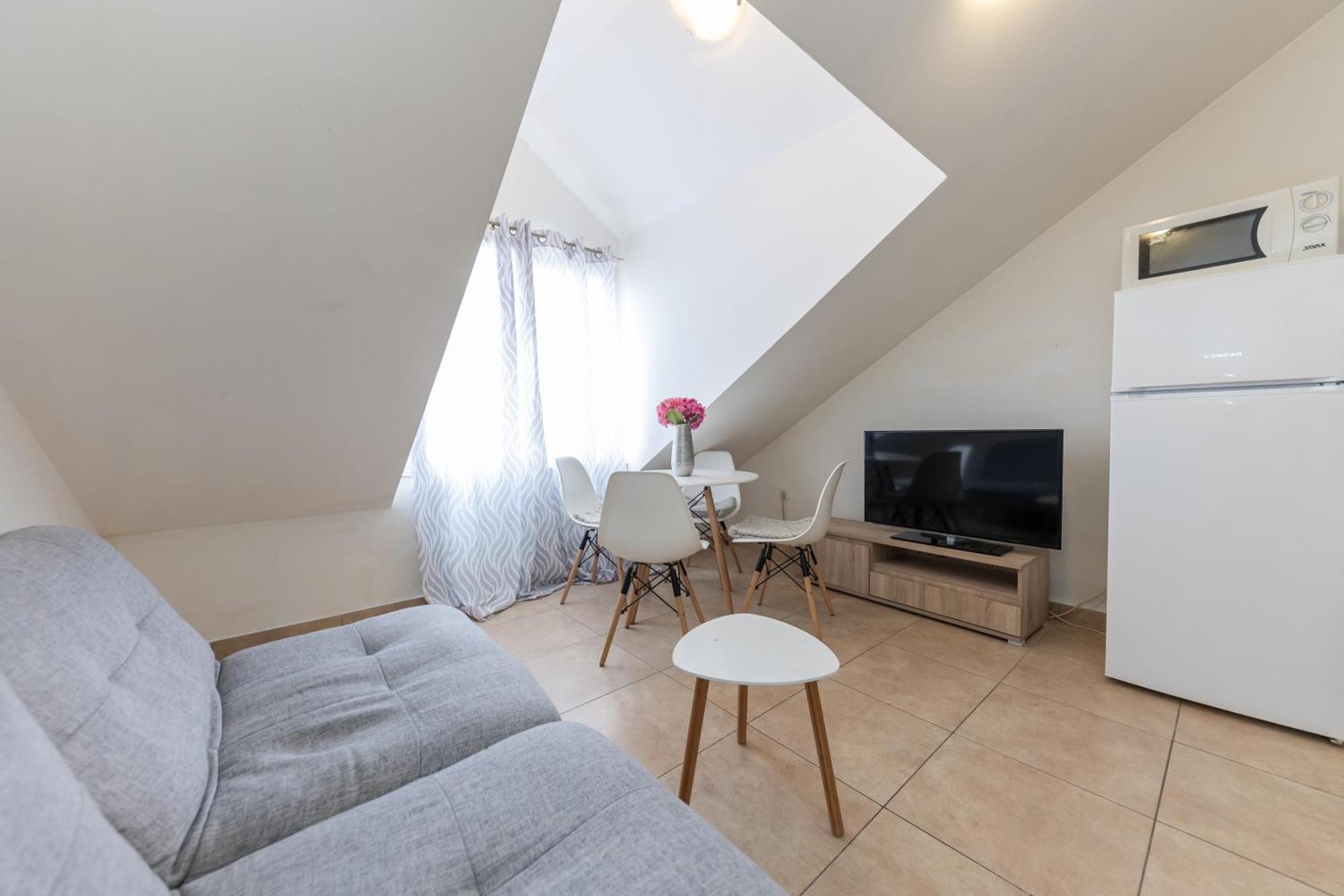 House Niko M With 6 Apartments Split Bagian luar foto