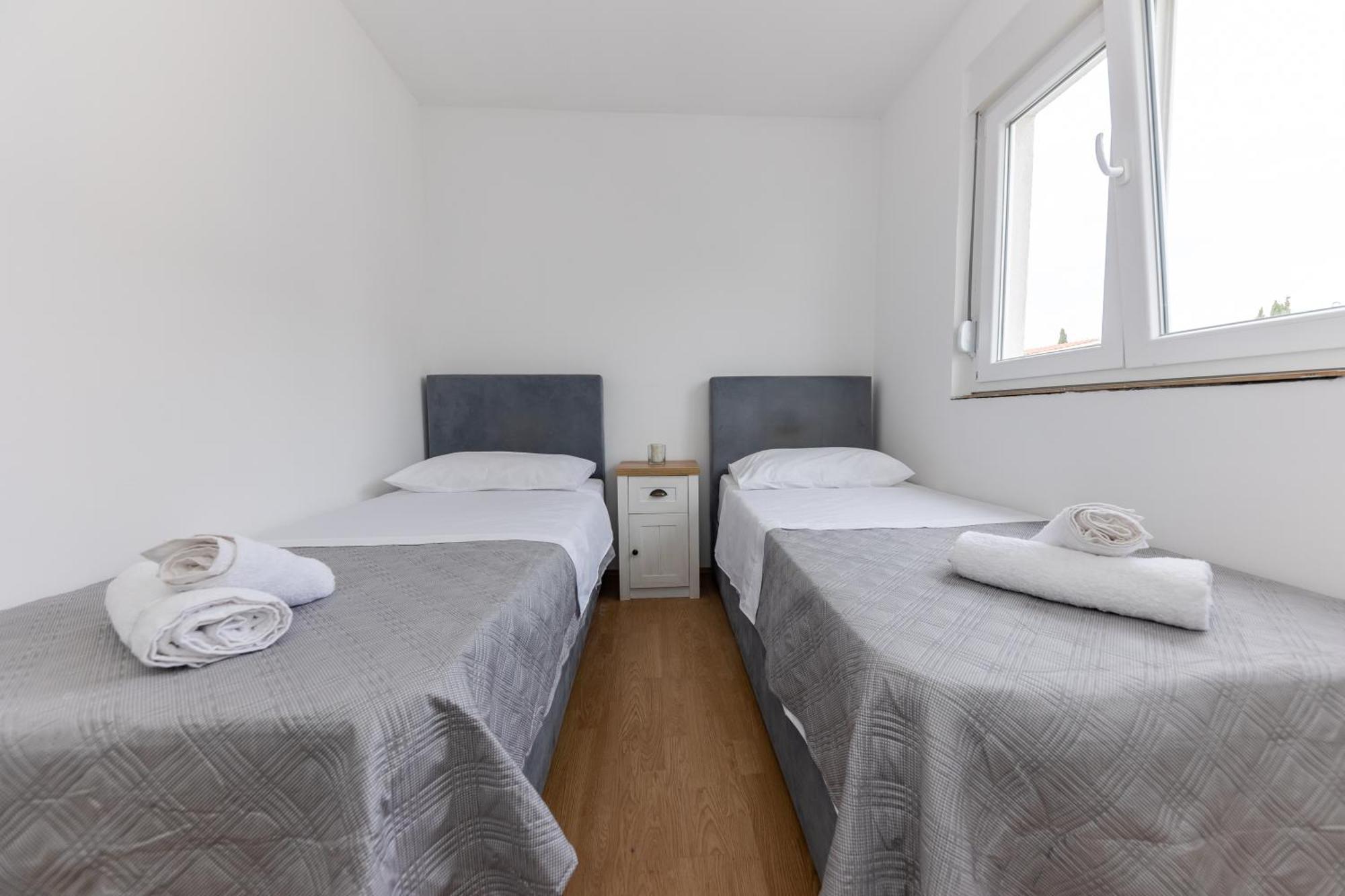 House Niko M With 6 Apartments Split Bagian luar foto
