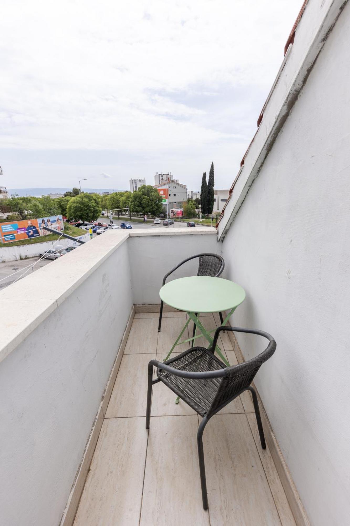 House Niko M With 6 Apartments Split Bagian luar foto